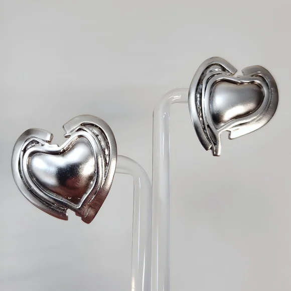 Sue Sachs Sterling Silver Modernist Handwrought Heart Shaped Post back Earrings - Picture 3 of 8